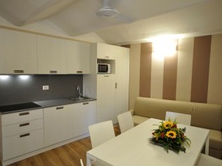 Wohnzimmer mit Essbereich - Riva degli Etruschi