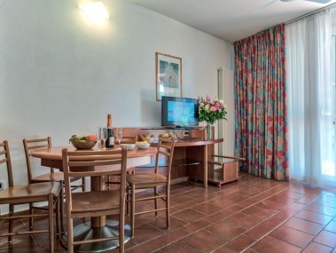 Living room with dining area - Riva degli Etruschi