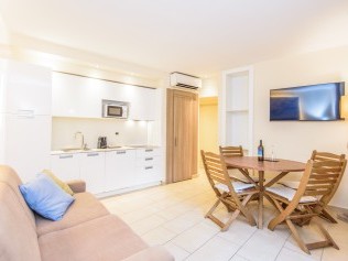 Wohnzimmer mit Essbereich - Riva degli Etruschi