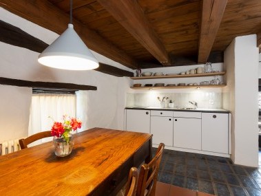 Küche mit Essbereich - Feriensiedlung Rustici della Verzasca