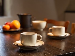 Küche mit Essbereich - Feriensiedlung Rustici della Verzasca