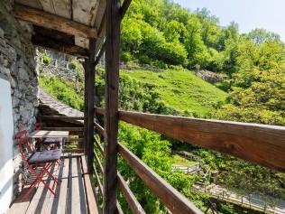 Balkon - Feriensiedlung Rustici della Verzasca