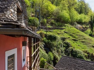 Balkon - Feriensiedlung Rustici della Verzasca