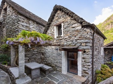 Terrasse - Feriensiedlung Rustici della Verzasca