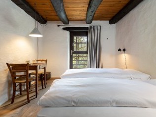Schlafzimmer - Feriensiedlung Rustici della Verzasca