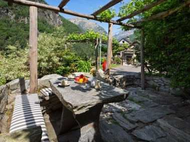 Terrasse - Feriensiedlung Rustici della Verzasca