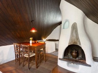 Küche mit Essbereich - Feriensiedlung Rustici della Verzasca