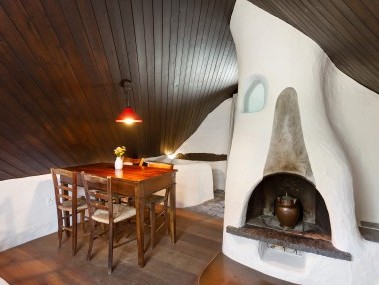 Küche mit Essbereich - Feriensiedlung Rustici della Verzasca