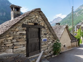 Aussenansicht der Ferienwohnung - Feriensiedlung Rustici della Verzasca