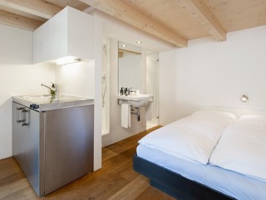 Wohn- und Schlafzimmer - Feriensiedlung Rustici della Verzasca