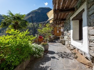 Terrasse - Feriensiedlung Rustici della Verzasca