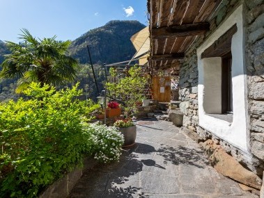 Terrasse - Feriensiedlung Rustici della Verzasca