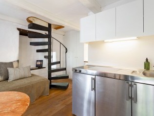 Küche mit Wohnzimmer - Feriensiedlung Rustici della Verzasca