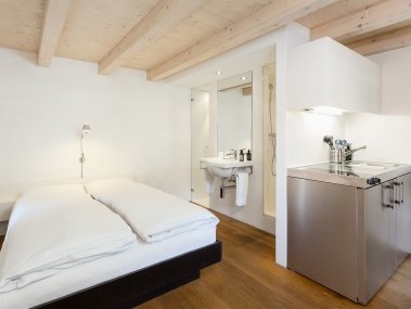 Wohn- und Schlafzimmer - Feriensiedlung Rustici della Verzasca