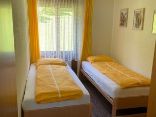 Schlafzimmer - Feriensiedlung Stockenmatt
