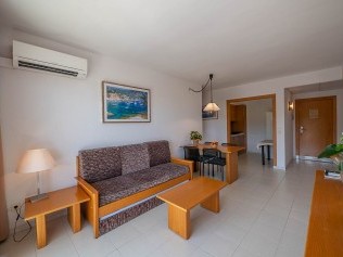 Salon avec coin repas - Golf Beach Residence