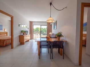 Salon avec coin repas - Golf Beach Residence