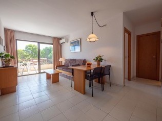 Salon avec coin repas - Golf Beach Residence