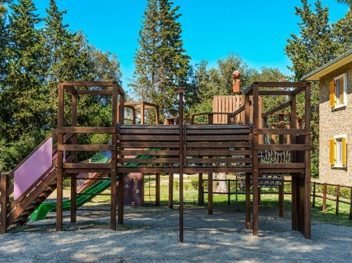 Diverse aree gioco nella struttura