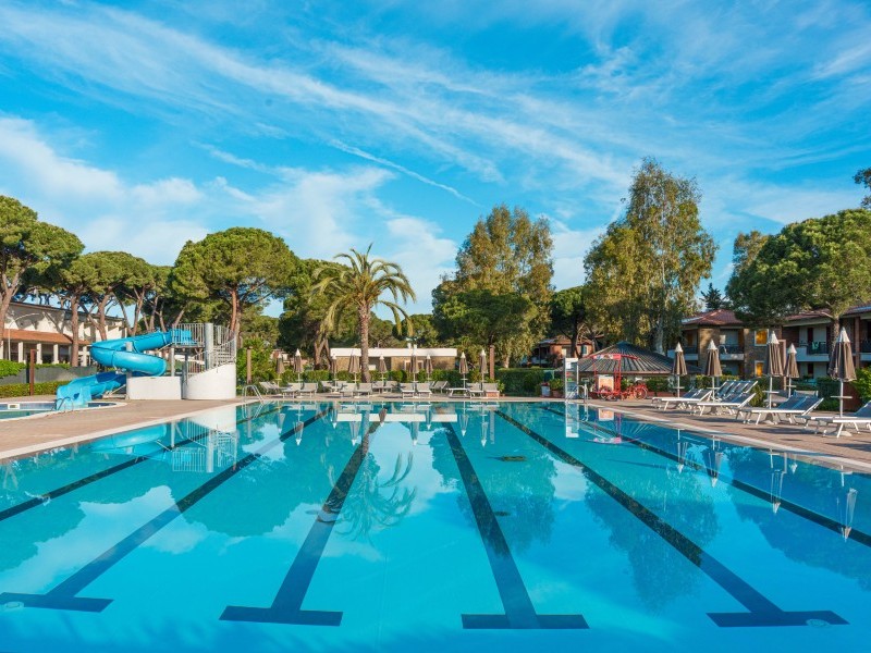 Beheizter, grosser Pool im Reka Resort Golfo del Sole