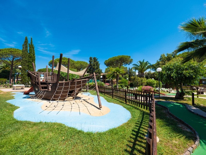 Mehrere Spielanlagen in ganzen Resort