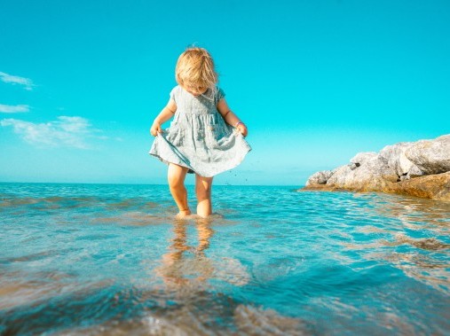 Bimba sulla spiaggia Golfo del Sole Follonica