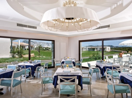 Restaurantbereich - Grande Baia Resort San Teodoro