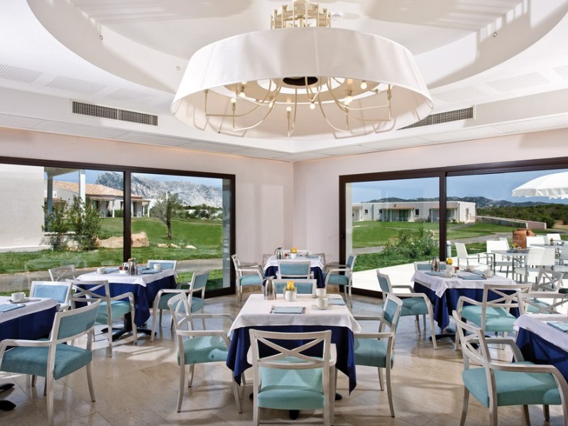 Restaurant area - Grande Baia Resort San Teodoro