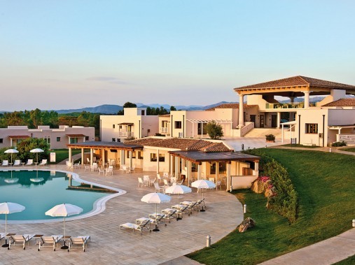 Blick über die Ferienanlage - Grande Baia Resort  San Teodoro