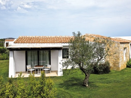 Aussenansicht der Ferienwohnungen - Grande Baia Resort San Teodoro