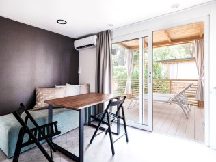 Küche mit Essbereich - Holiday Resort Zaton Camping