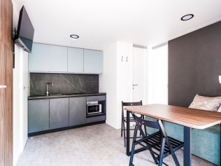 Küche mit Essbereich - Holiday Resort Zaton Camping