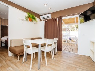 Küche mit Wohnzimmer - Holiday Resort Zaton Camping