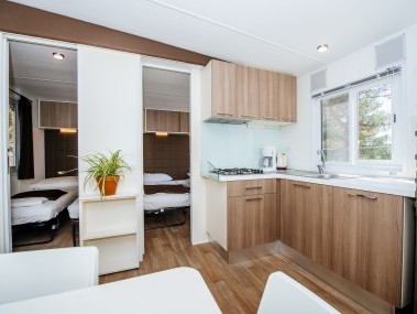 Küche mit Wohnzimmer - Holiday Resort Zaton Camping