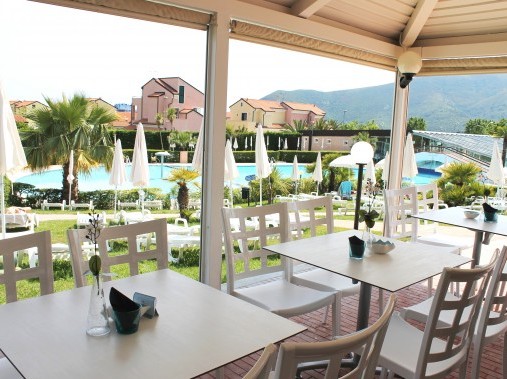 Restaurantbereich mit Aussensitzplatz - Loano 2 Village