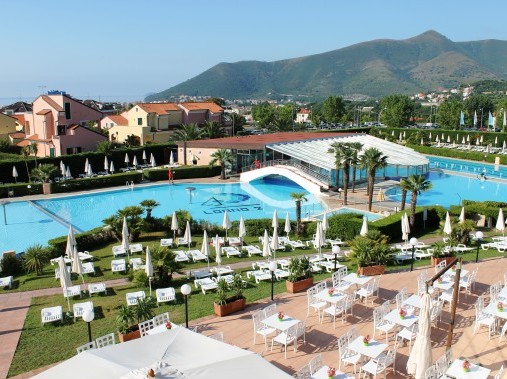 Schwimmbad für kleine und grosse Wasserratten - Loano 2 Village