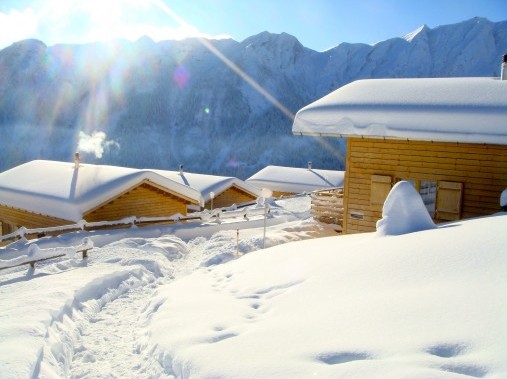 Aussenansicht im Winter - Maiensässresort Aclas Heinzenberg