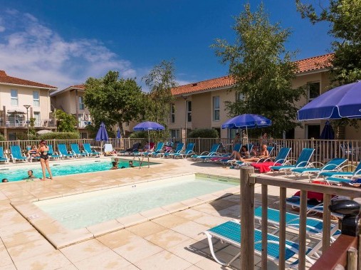 Espace piscine - Résidence Le Petit Pont Odalys