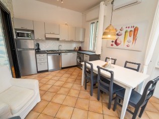 Küche mit Wohnzimmer - Park Residence Il Gabbiano