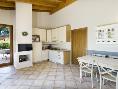 Küche mit Essbereich - Park Residence Il Gabbiano