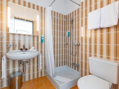 Small Simple Lake View Room - Parkhotel Brenscino Brissago