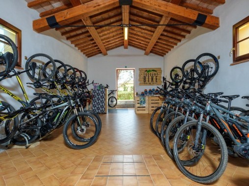 Stazione biciclette - Poggio all'Agnello Baratti