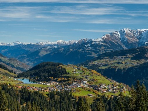 88189_brigels-pradasresort-drohnenaufnahme-dorf