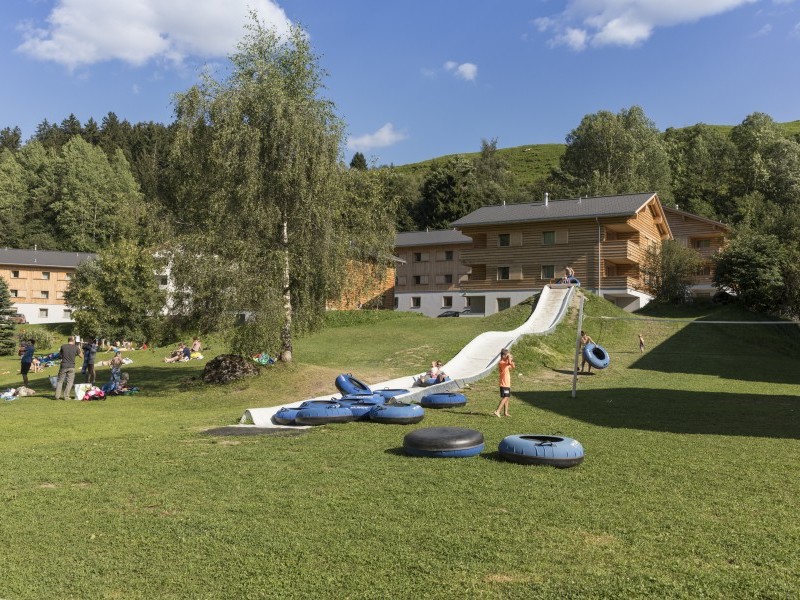 Exterior view in summer - Pradas Resort