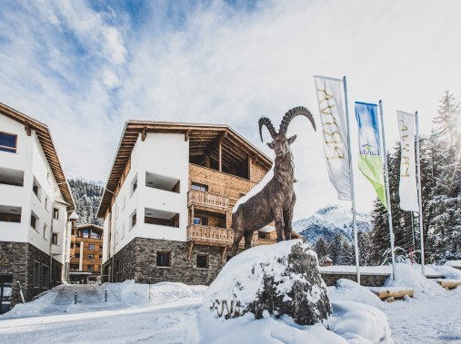 Ferienanlage aus der Vogelperspektive - PRIVÀ Alpine Lodge