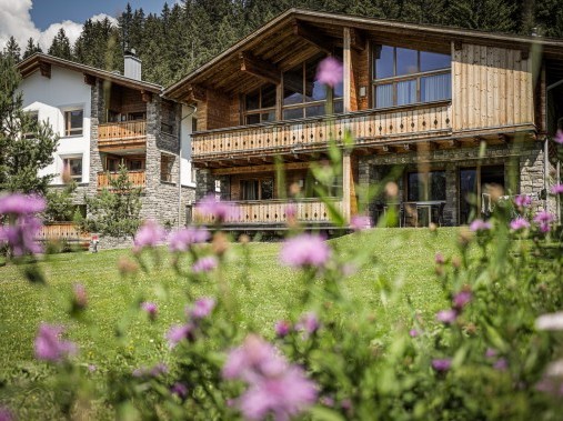 Vista esterna in estate - PRIVÀ Alpine Lodge