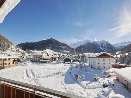 Aussenansicht im Winter - Reka-Feriendorf Bergün
