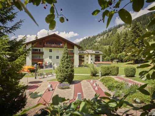 Exterior view in summer - Reka Holiday Village Bergün