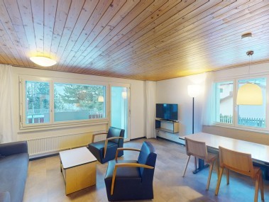 Wohnzimmer mit Essbereich - Reka-Feriendorf Bergün