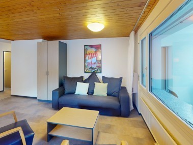 Wohnzimmer mit Essbereich - Reka-Feriendorf Bergün